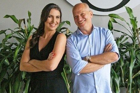 Glenda Kozlowski e Elia Jr., apresentadores do "Show do Esporte" na Band