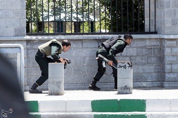 Membros das forças de segurança do Irã estiveram na área durante o ataque