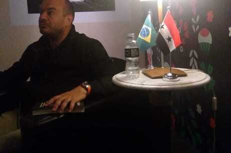 "Adoraria que as estrelas da minha bandeira pudessem ser vistas por qualquer pessoa do planeta", escreve Myriam