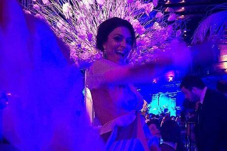 Juliana Paes posta foto na pista de dança