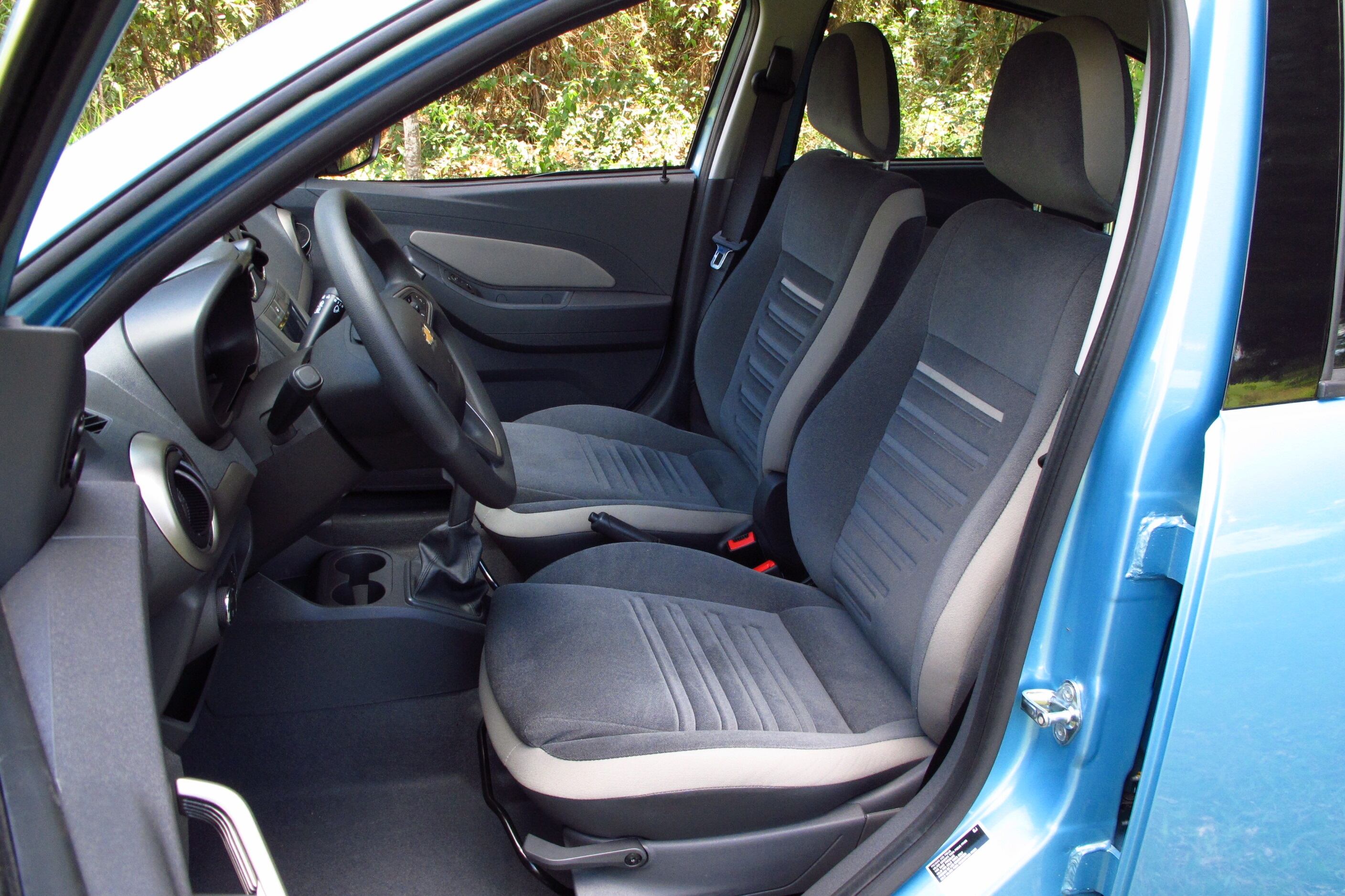 Os bancos mantiveram as laterais proeminentes para apoiar melhor os ocupantes em curvas mais rápidas
Saiba tudo sobre carros! Acesse www.r7.com/carros