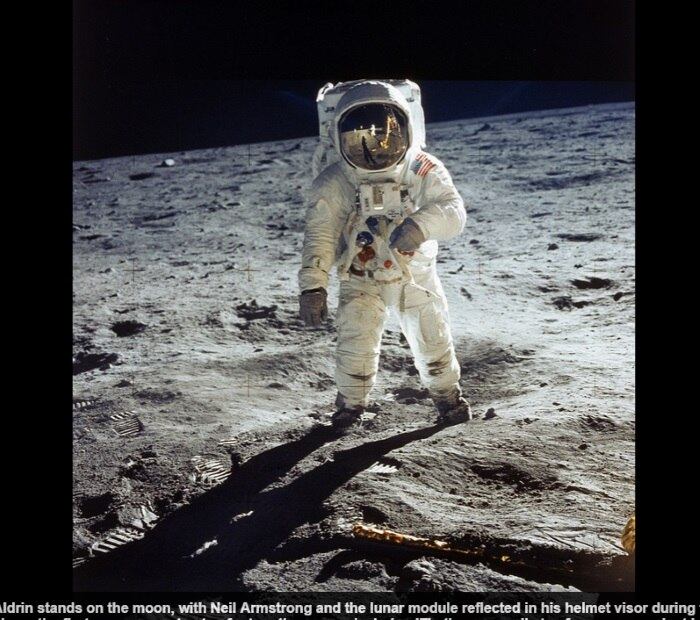 

A chega do homem à lua é uma das imagens mais emblemáticas
da história. Neil Armstrong foi o primeiro homem a pisar na lua, junto com Buzz
Aldrin, à bordo do Apollo 11. “è um simples passo para um homem, mas um enorme
avanço para a humanidade”, disse Armstrong sobre a chegada à lua, um dos
principais avanços do ser humano no estudo do sistema solar

