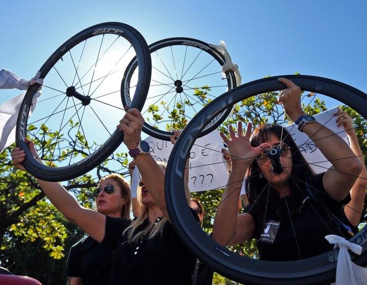 Um menor de idade foi detido após a morte de Jaime Gold. Segundo a polícia, ele é suspeito do crime. O Estado do Rio de Janeiro assistiu a um aumento de 63% de menores de idade apreendidos neste ano, segundo os dados mais recentes do ISP (Instituto de Segurança Pública). Para a educadora Yvonne Bezerra de Mello, a história do adolescente suspeito de matar a facadas o médico mostra como “a família, a escola e o Estado falharam”