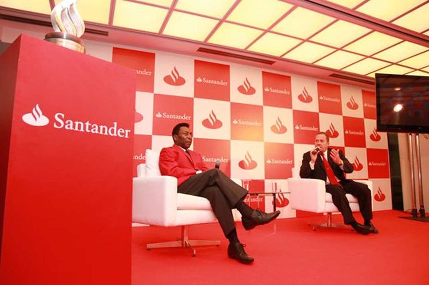 Uma ação recente de Pelé envolvendo a F1 aconteceu em 2012. Na ocasião, participou de um encontro virtual com Felipe Massa, promovido pela Santander