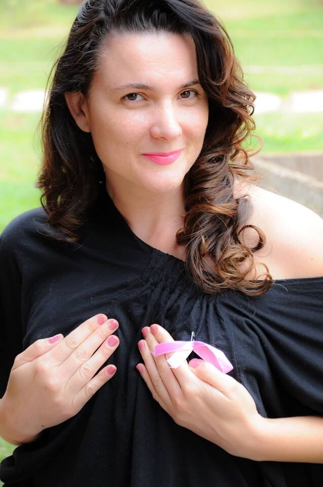 
O Outubro
Rosa é um movimento popular internacional. O nome remete à cor do
laço rosa, que simboliza a luta contra o câncer de mama e estimula
a participação da população, empresa e entidades na campanha de
conscientização sobre a doença
