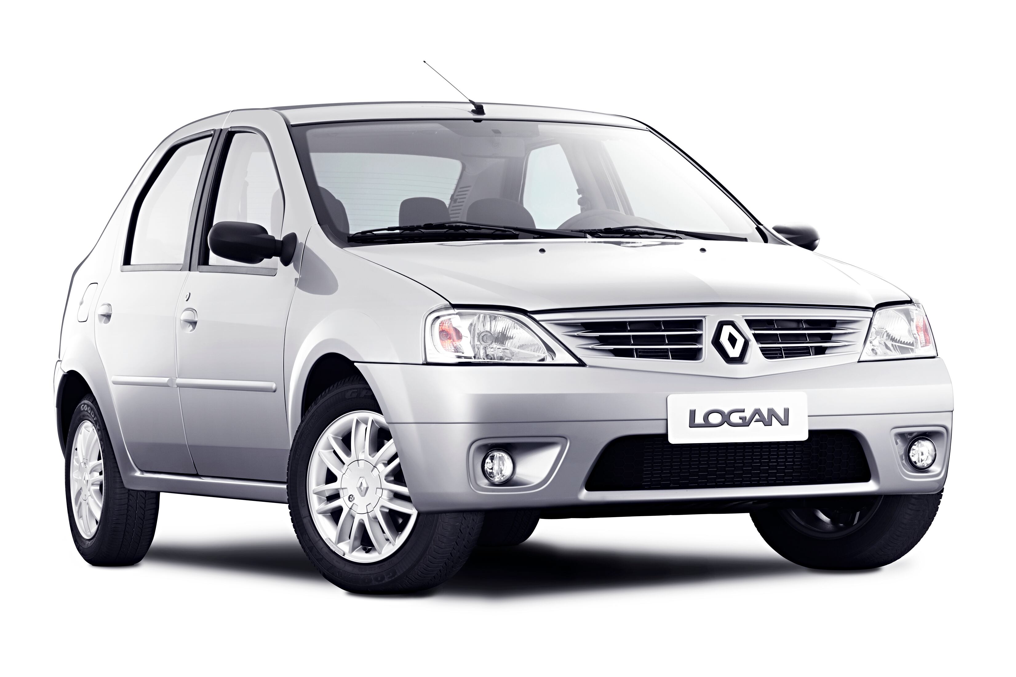 Em 2004, chegava às lojas europeias um carro de projeto extremamente simples e aparentemente despretensioso, da desconhecida Dacia, fabricante romena adquirida (à beira da falência) pela Aliança Renault-Nissan. O Logan era barato e puramente racional, um carro feito para famílias de classe média com muitos filhos e ávidas por mais espaço.

Em pouco tempo, as vendas da Dacia decolaram com o sedãzinho que lançou a plataforma B0, estrutura compacta que, nos anos seguintes, originou vários modelos, entre eles o hatch Sandero e o utilitário esportivo Duster. O projeto Logan desembarcou no Brasil em 2007, com produção na fábrica da Renault em São José dos Pinhais (Paraná)

Saiba tudo sobre carros! Acesse www.r7.com/carros