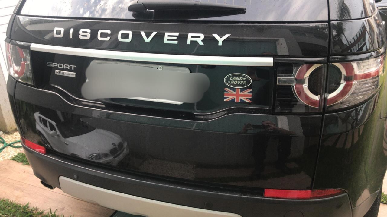 O grupo abriu lojas para revender os carros que conseguia a partir dos esquemas de extorsões das vítimas que não conseguiam pagar suas dividas