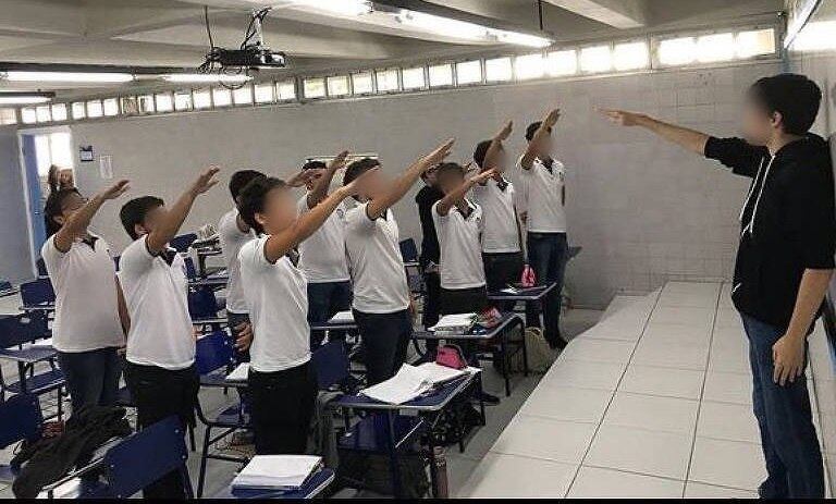 Alunos fazem saudação nazista em sala de aula de colégio no Recife