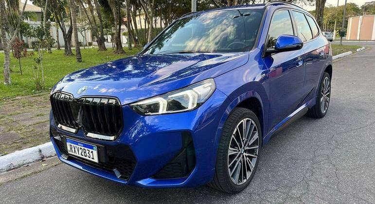 Na nova geração notamos que a grade dianteira dinâmica cresceu bastante como nos modelos elétricos