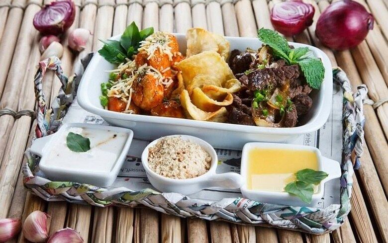 Em Canto
Prato - Iscas de Pacu: carne de boi ao molho especial da casa e almondega de frango.Acompanha: creme de laranja, molho de alho c/ calabresa e batata doce frita.
Endereço: rua Deputado Bernardino Sena Figueiredo, 1011 - Cidade Nova