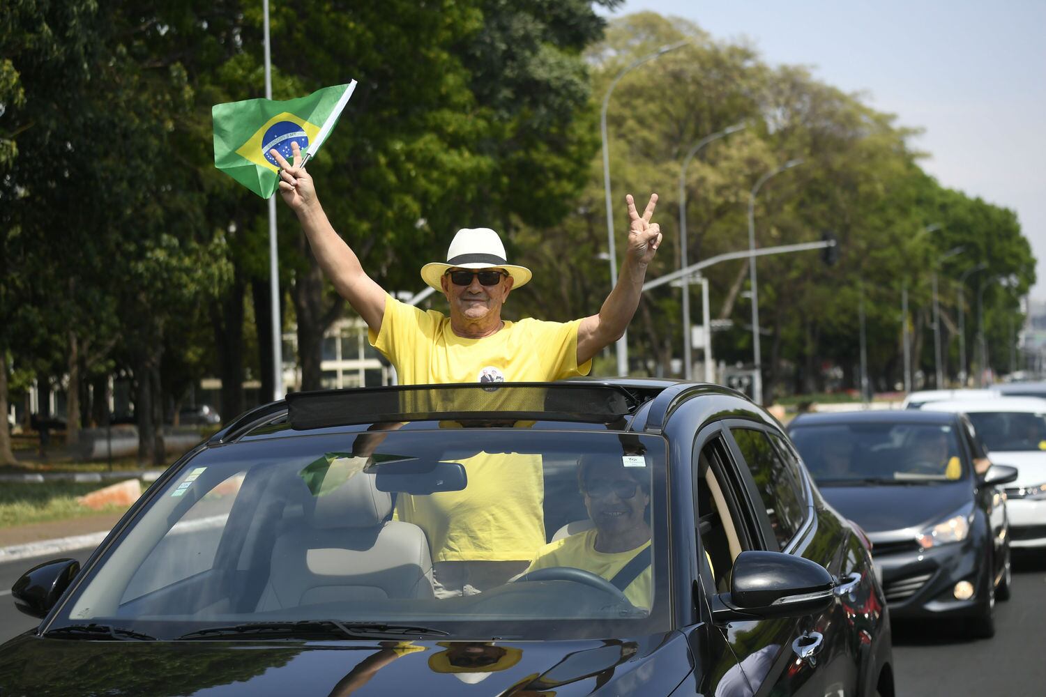 Apoiadores do candidato do PSL à presidência da República  participam de ato em defesa do presidenciável na região central de Brasília 
