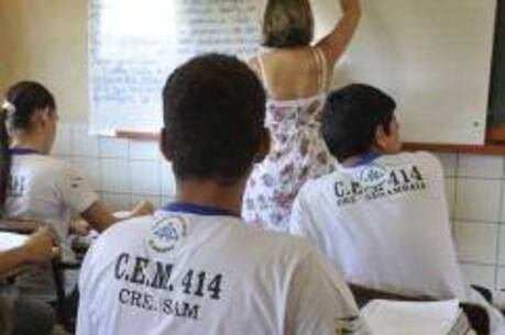 Atraso escolar diminuiu, mas ainda é alto, avaliam especialistas