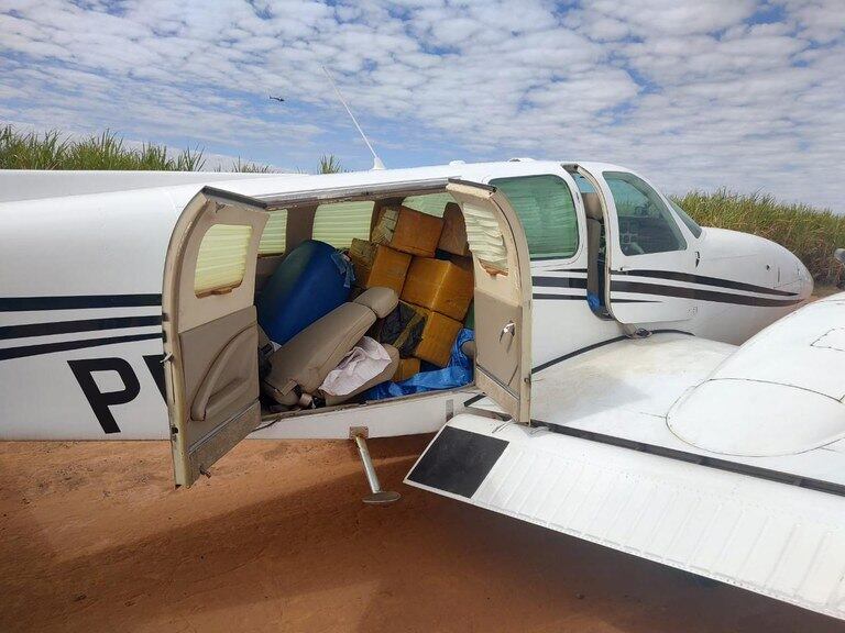 Avião pousou em uma estrada de terra na região de Araraquara