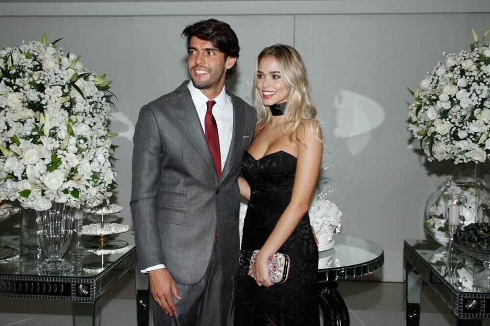 Kaká foi visto pela primeira vez acompanhado de Carolina no casamento do jogador do PSG Lucas Moura, no dia 23 de dezembro de 2016. O craque tem dois filhos frutos do antigo relacionamento com a empresária Carol Celico