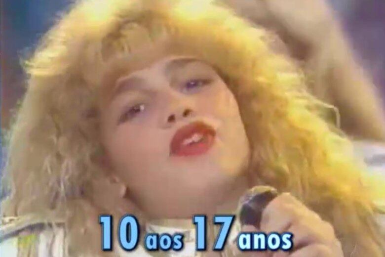 Cátia Paganote, a Miúxa. Ca´tia continua vaidosa, e mantem
até hoje sua característica mais marcante: os cabelos cacheados. Os cabelos são
iguais, mas a rotina mudou bastante.



— Hoje eu sou dona de casa, e mãezona.

Cátia já tentou seguir carreira como cantora de pagode, e
posou nua. Hoje para sustentar a filha, Cátia virou fotografa e faz
apresentações em festas

+ Veja curiosidades sobre as paquitas e os paquitos 

