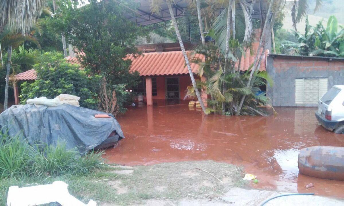 As barragens de Fundão, Santarém e Germano são localizadas em Mariana e pertencem à Samarco Mineração. Em vídeo publicado na noite de quinta-feira (5), Ricardo Vescovi, informou que ainda não se sabe o que provocou a tragédia e que a prioridade neste momento é o atendimento às vítimas