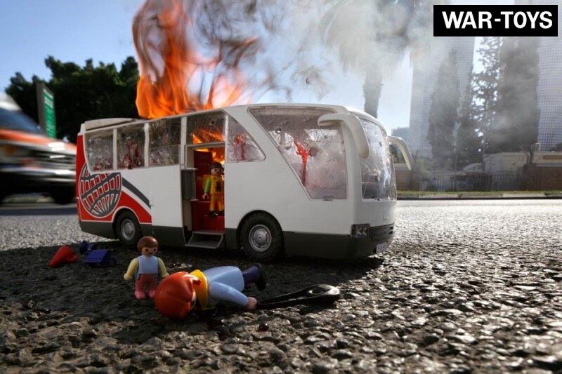 Para capturar as impressões das crianças, Brian primeiro observou e depois estabeleceu uma relação de confiança com as crianças envolvidas no projeto — todas estavam sob cuidados de organizações humanitárias