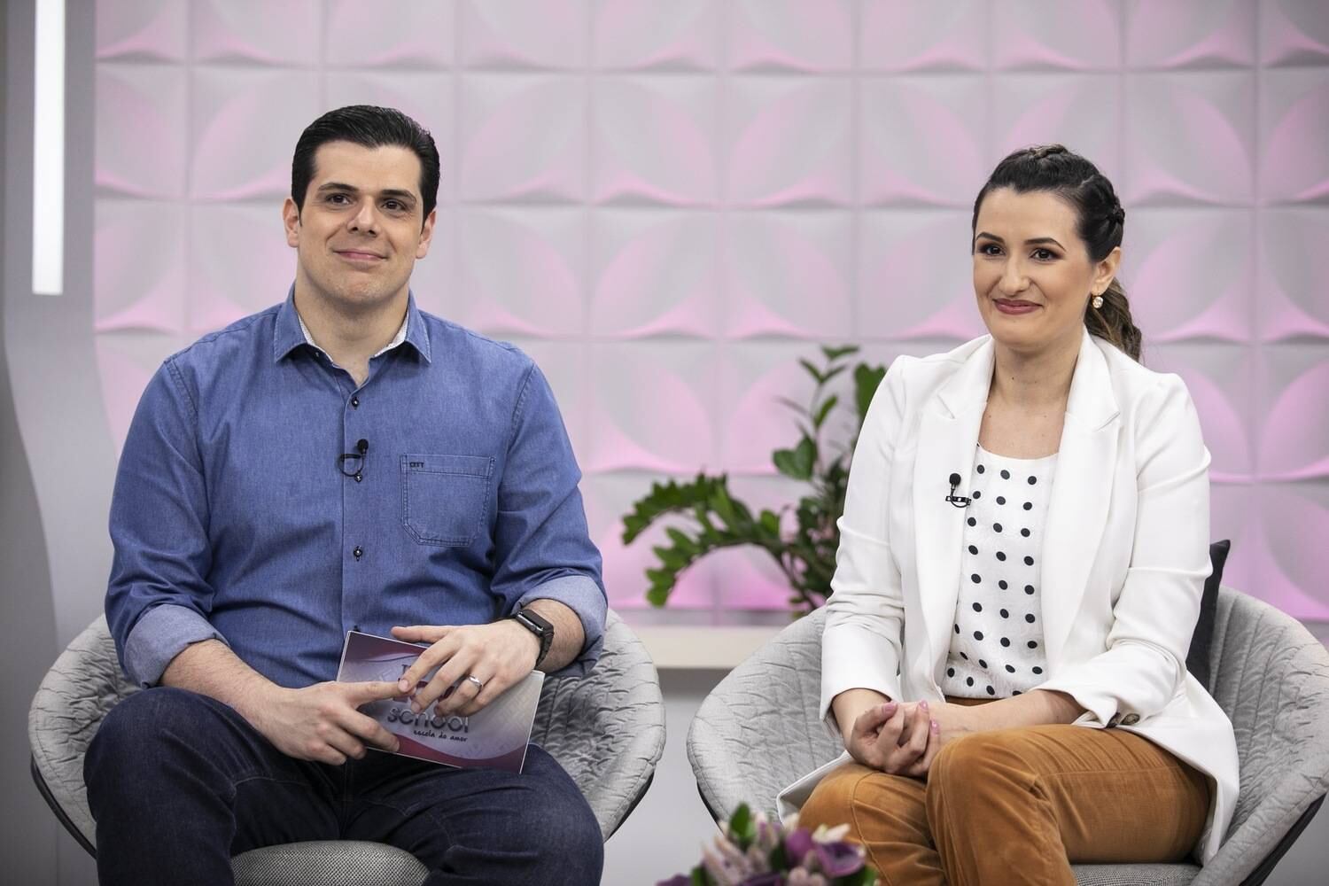 Carlos e Cintia Cucato apresentam o The Love School - Escola do Amor deste sábado (2)
