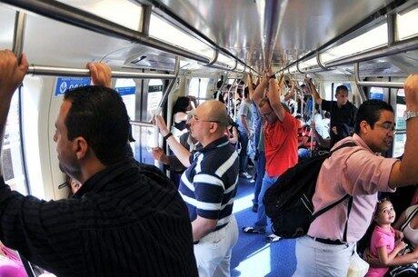 Linha está com velocidade reduzida e maior tempo de parada