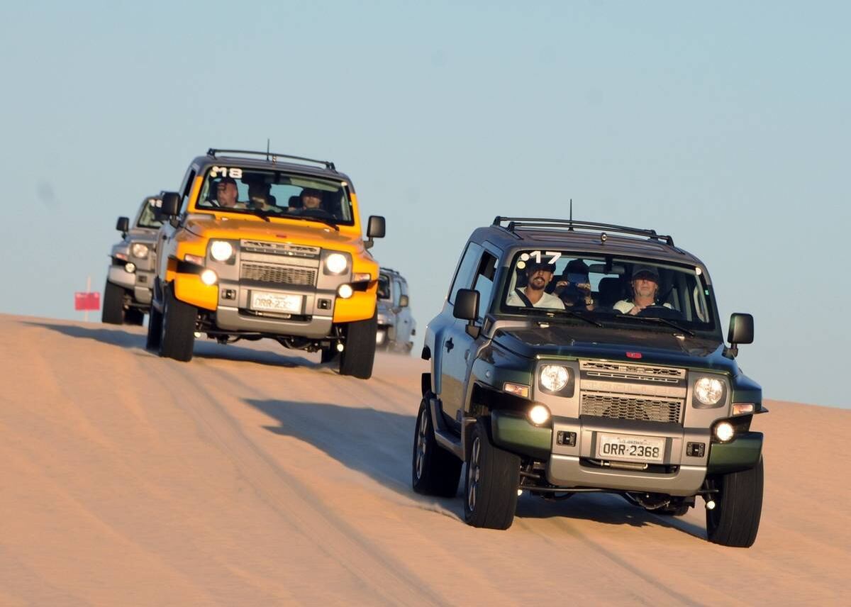 Para encarar as trilhas, o modelo conta com três modos de condução (4X2,
4X4 High e 4X4 Low), diferencial traseiro blocante e maiores ângulos de
entrada, saída e transposição de rampa

Saiba tudo sobre carros! Acesse www.r7.com/carro