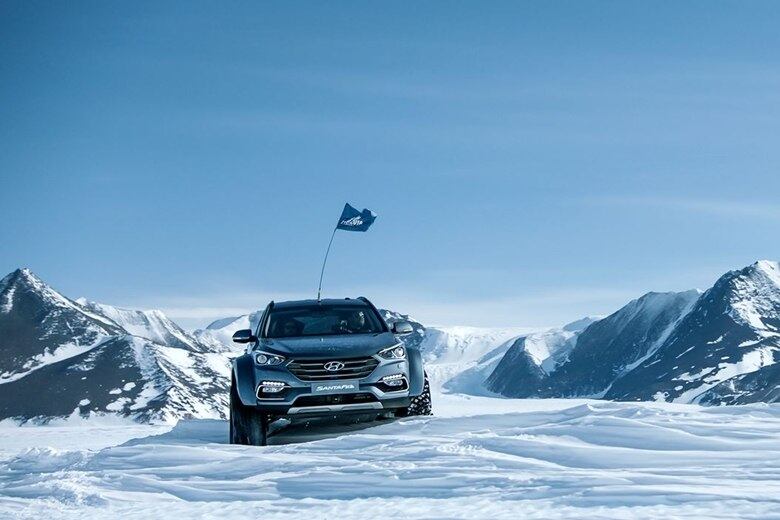 Um britânico colocou seu nome na história ao conseguir um feito altamente perigoso: atravessar a Antártida a bordo de um carro. Conduzindo um Hyundai Santa Fé, Patrick Bergel conseguiu o feito 100 anos de seu bisavô tentar atravessar o continente de gelo andando. Entenda essa história maluca 