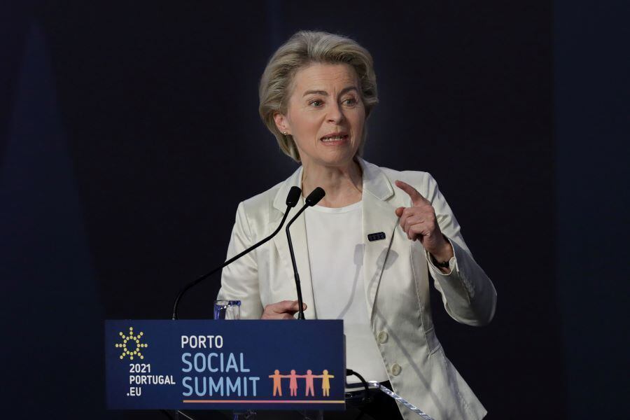 Ursula von der Leyen, chefe da Comissão Europeia, quer maior compartilhamento de vacinas