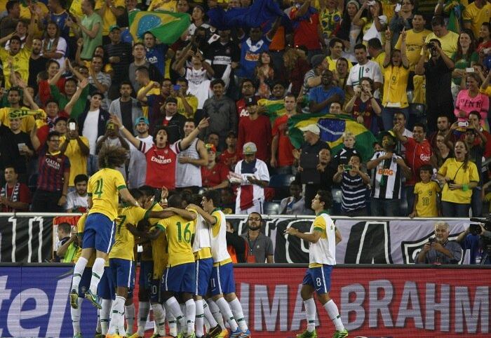 Seleção comemora o terceiro gol na partida