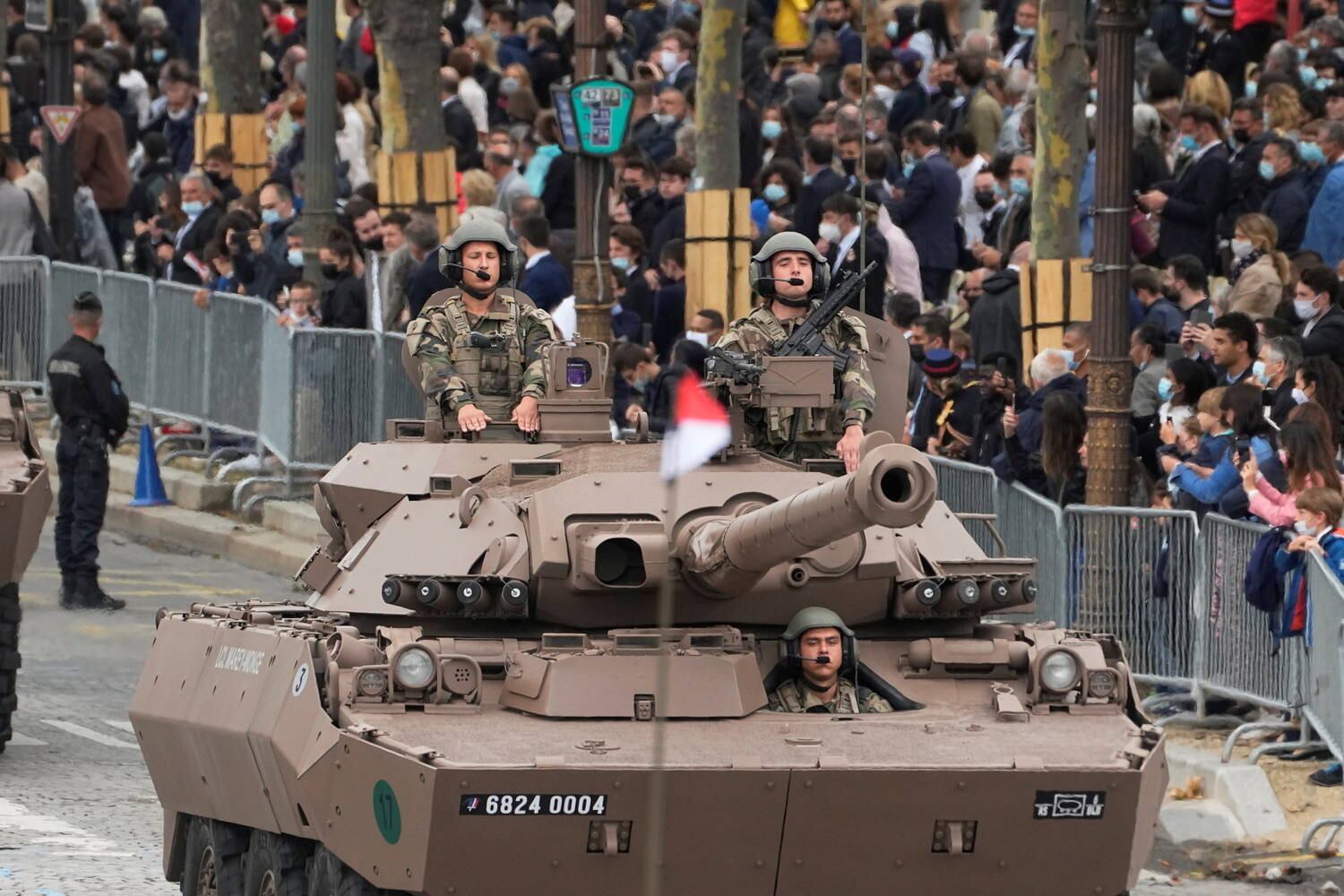 Enquanto o coronavírus volta a ganhar força na França, Macron vem chamando a atenção daqueles que ainda não se vacinaram, especialmente em um discurso transmitido pela televisão na segunda-feira. Muito em breve, será preciso um passaporte de saúde para acessar a maioria dos espaços públicos