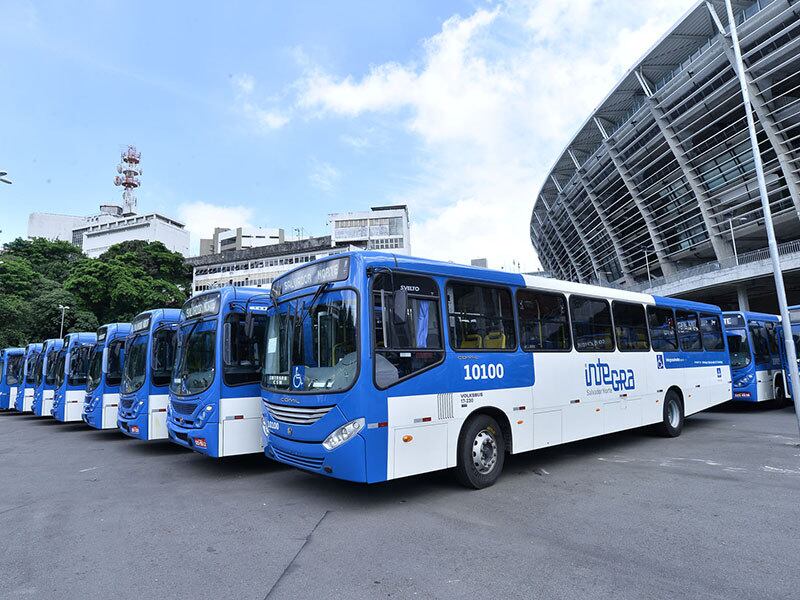 Novos ônibus de Salvador tem entrada pela porta dianteira