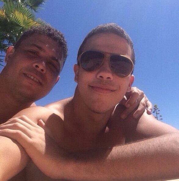 Ronald, filho mais velho de Ronaldo Fenômeno, viu sua vida pessoal ganhar todas as manchetes no mês de dezembro. O tema foi o suposto namoro do garoto de 14 anos com a professora Lu Bernardi, de 27 anos