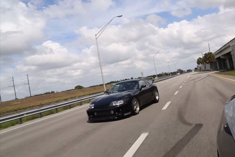 Um segundo carro fica próximo para registar as acelerações por outro ângulo