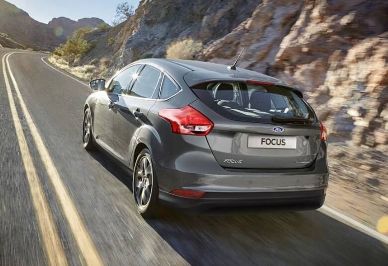 Ford
Focus
A Ford também figura no ranking dos mais seguros com o Focus, veículo
que tem dois airbgs e recebeu cinco estrelas para a proteção de adultos e quatro
estrelas para a proteção de crianças