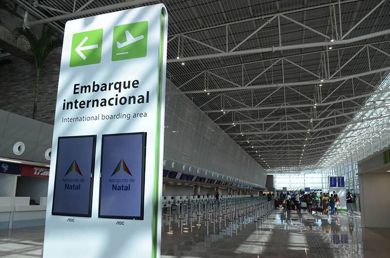 Passageiros que estiverem em conexão desembarcarão no Augusto Severo e serão transportados gratuitamente pela concessionária, via terrestre, até o novo aeroporto