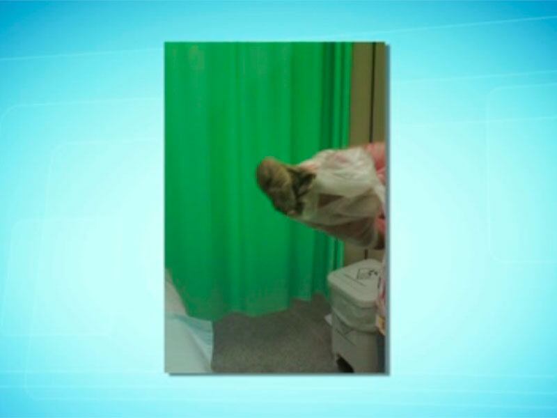 A família de uma adolescente de 16 anos acusa o médico de
esquecer gaze dentro da menor após o parto na Maternidade de Referência
Professor José Maria de Magalhães Netto, no bairro do Pau Miúdo, em Salvador
Experimente grátis toda a programação da Record no R7 Play
