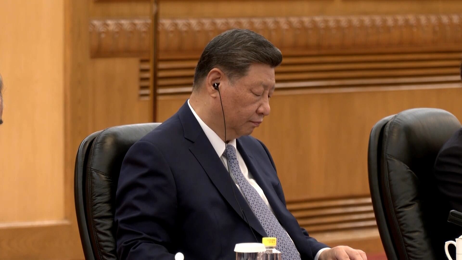 Xi Jinping e Ursula von der Leyen trocam críticas em cúpula entre China e União Europeia