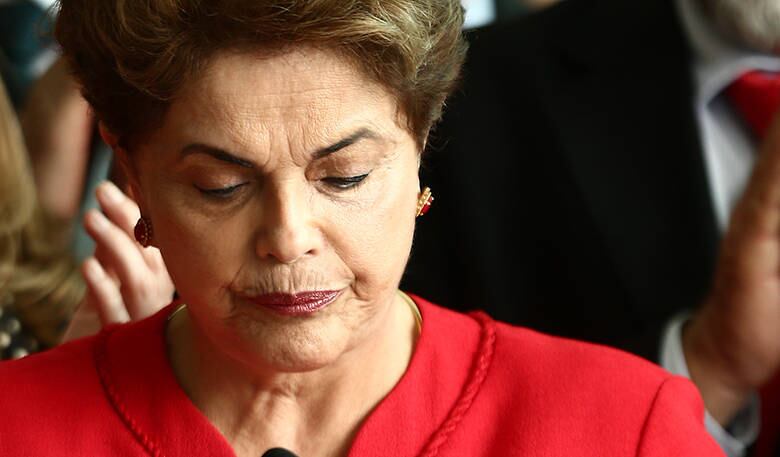 Dilma Rousseff sofreu impeachment por 61 a 20 votos dos senadores brasileiros