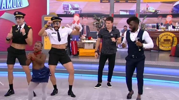 Colocando o gingado em dia, Pigmeu participou de uma disputa com o angolano Nelson para ver quem dançava melhor ao som de Kuduro. Quem será que levou a melhor nessa?