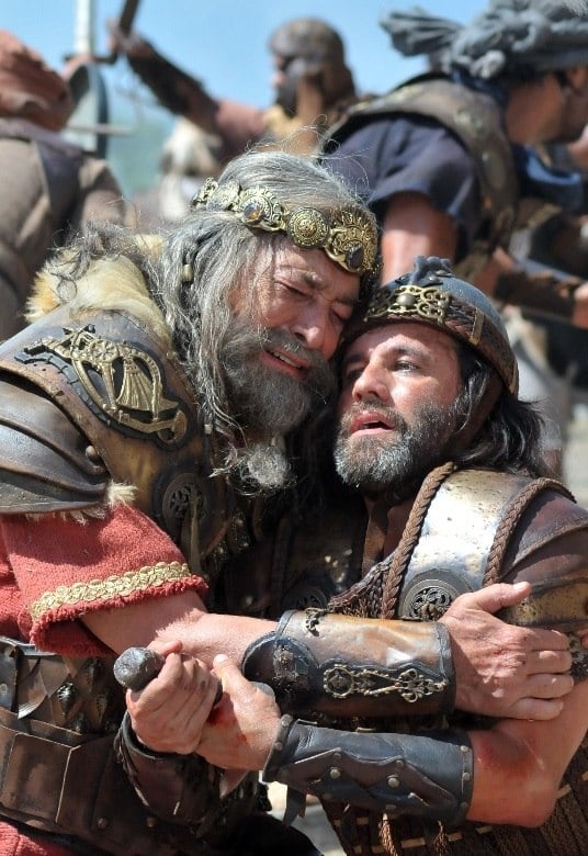 6- Um amigo leal

O melhor amigo de Davi era Jônatas, filho do rei Saul. Apesar de ele ser o herdeiro do trono, Jônatas entendeu que Deus escolheu Davi e o apoiou até o fim de sua vida. Jônatas, inclusive, ajudou Davi a fugir quando o pai dele queria matar o amigo. Jônatas morreu em uma batalha e Saul tirou a própria vida ao ver o filho morto. Davi chorou e lamentou profundamente a morte dele