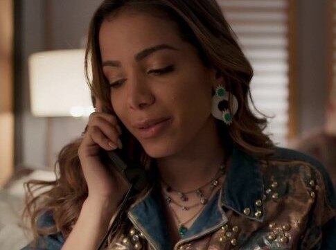 Anitta em cena de Amor de Mãe, sua estreia como atriz