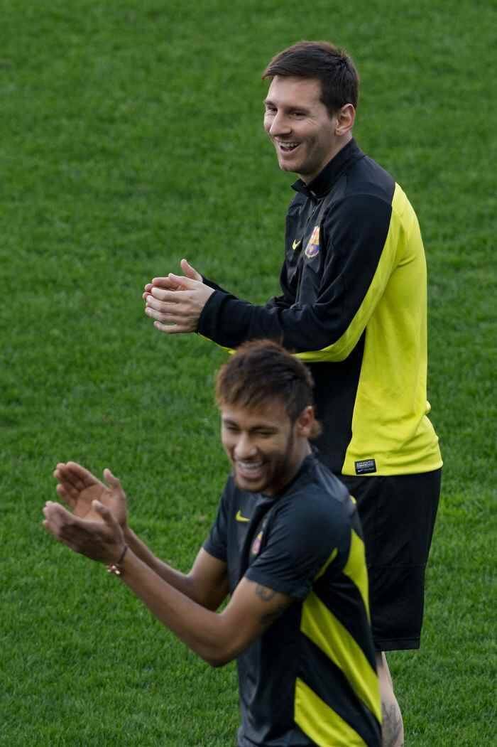 A quarte-feira (8) de futebol tem rodada cheia, com verdadeiros jogaços, tanto no Velho Continente como no Brasil. Atlético de Madri e Barcelona entram em campo no Vicente Calderón, a partir das 15h45, em busca da vaga nas semifinais da Liga dos Campeões. O primeiro jogo terminou empatado por 1 a 1, na casa do time catalão