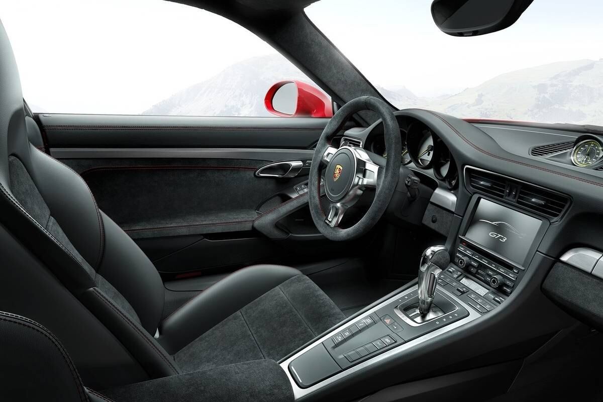 O esportivo adota o console central elevado do 911, mas abre mão de itens "supérfluos" para ficar mais leve

Saiba tudo sobre carros! Acesse R7.com/carros
E confira os melhores preços de novos e usados em r7.icarros.com.br
