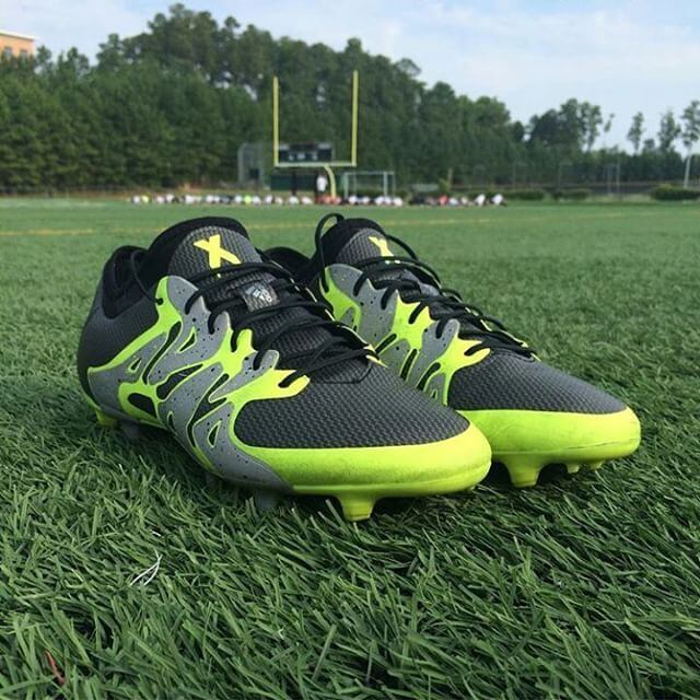 Para os mais discretos, também tem um novo modelo na cor preta, com detalhes em amarelo