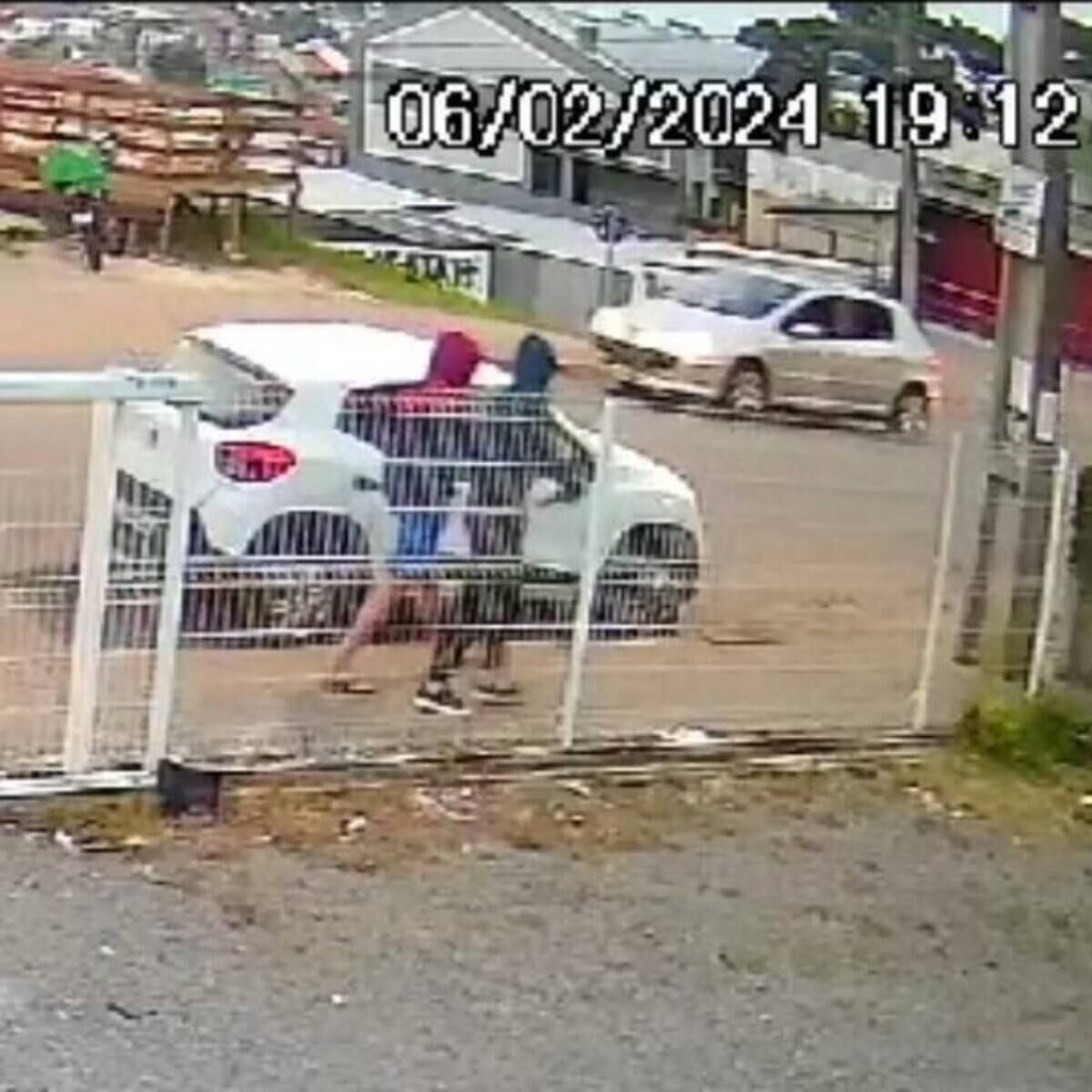 VÍDEO: Homem com tornozeleira eletrônica é morto a tiros em Colombo