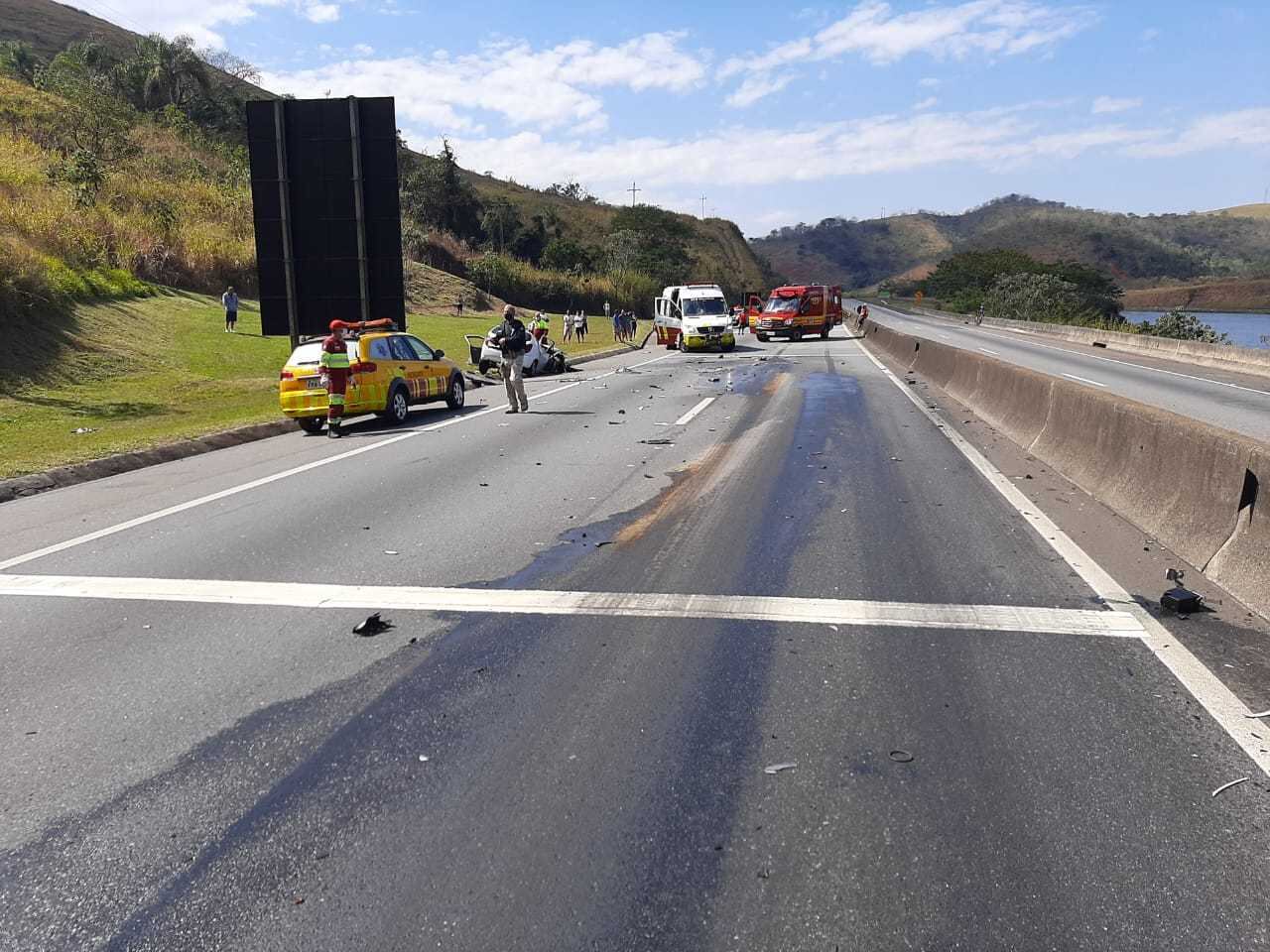 Pai provoca acidente e mata os dois filhos na Dutra em Lavrinhas