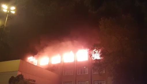 Prédio da Segurança Pública do RS em chamas