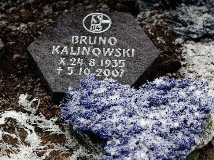 E olha que não é tão barato assim ser enterrado no cemitério do Schalke...