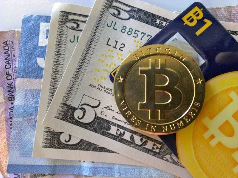 Aceitar bitcoin no comércio exige que lojista trabalhe com taxa de câmbio, o que afasta muita gente