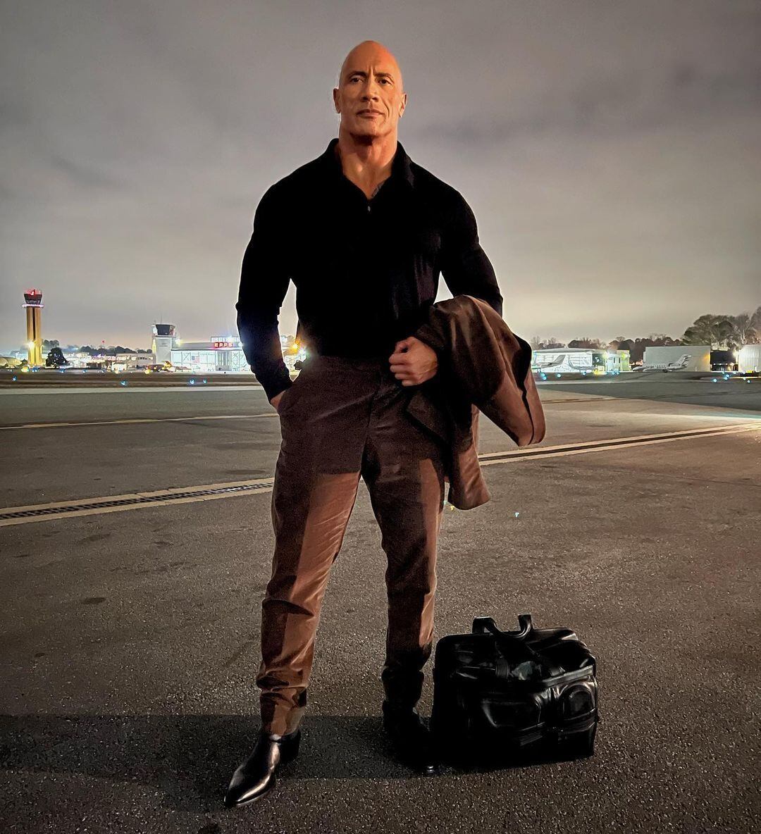 Dwayne Johnson
Também conhecido por seu enorme carisma, Dwayne Johnson, The Rock, é outro nome que aparece em várias listas de sugestões para apresentar o Oscar 2022. Internautas apontam o astro como um dos famosos que conseguiriam trazer mais humor e um tom leve para a premiação