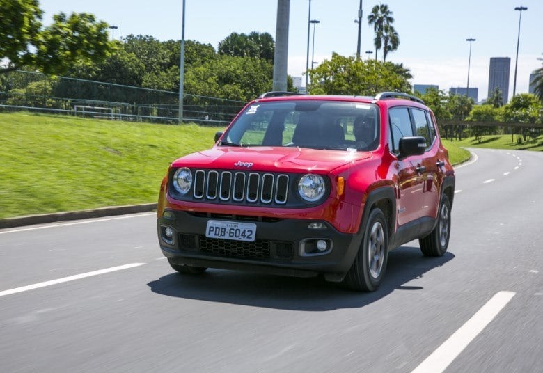 Jeep
Renegade
Mais um SUV está entre os mais seguros do Brasil. Com dois airbags, o
Jeep Renagade mostra que não é somente um carro cheio de estilo e recebeu cinco
estrelas para adultos e cinco estrelas para crianças