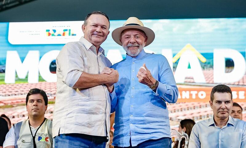 Lula e governador Carlos Brandão durante inauguração de conjunto habitacional